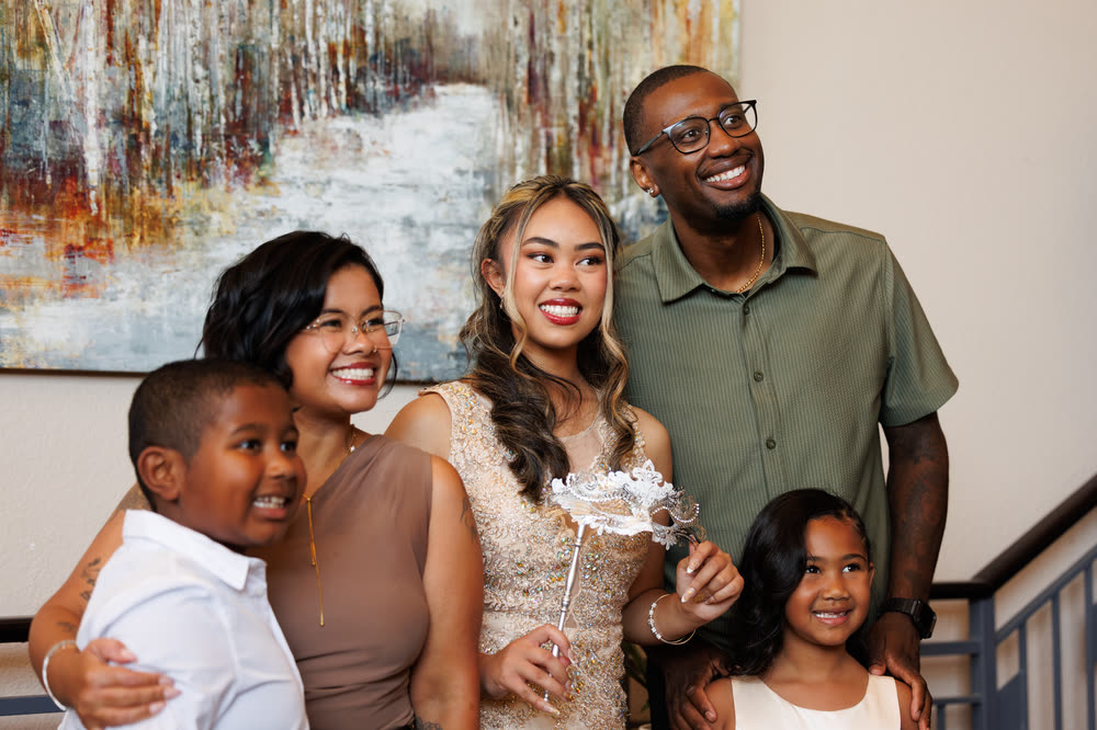 The debutante with family members and young cousins, all smiling